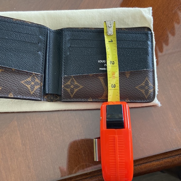 Louis Vuitton, men’s or women’s wallet - Picture 8 of 13
